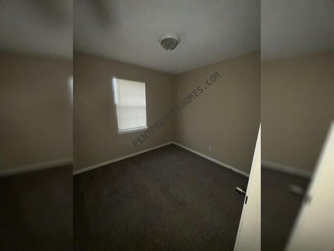 Building Photo - 1908 Kelly Dr