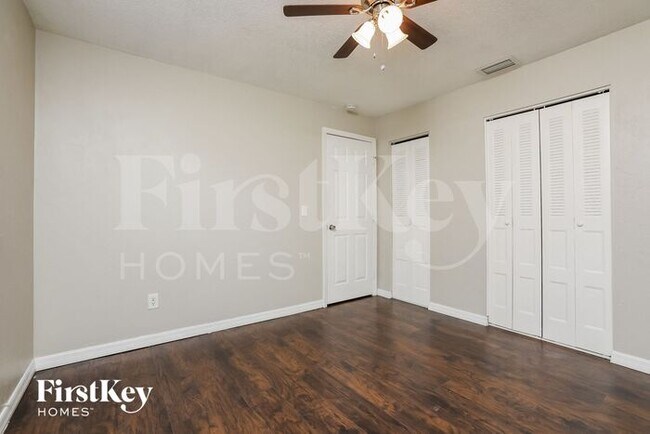 Building Photo - 1130 E Normandy Blvd