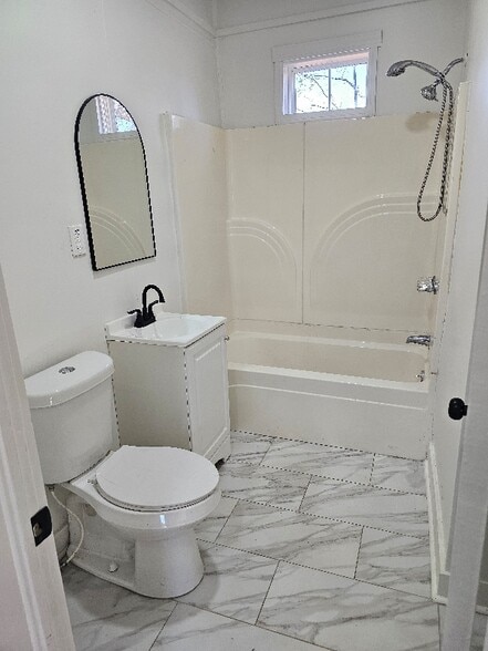 Building Photo - 118 County Rd