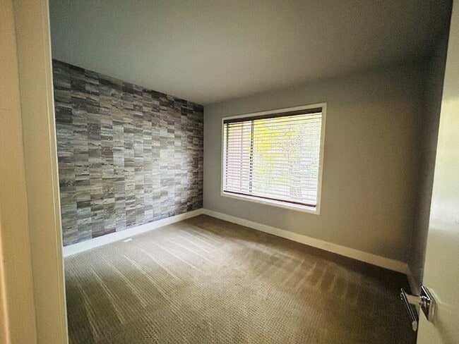 Building Photo - 134 Hartnell Pl