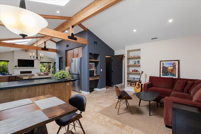 Building Photo - 1356 San Julian Dr