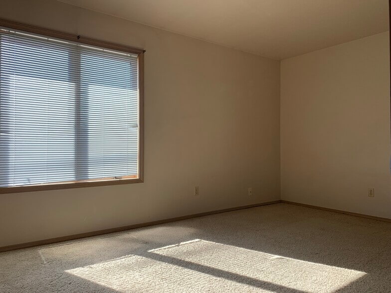 Building Photo - 1604 Sand Ct