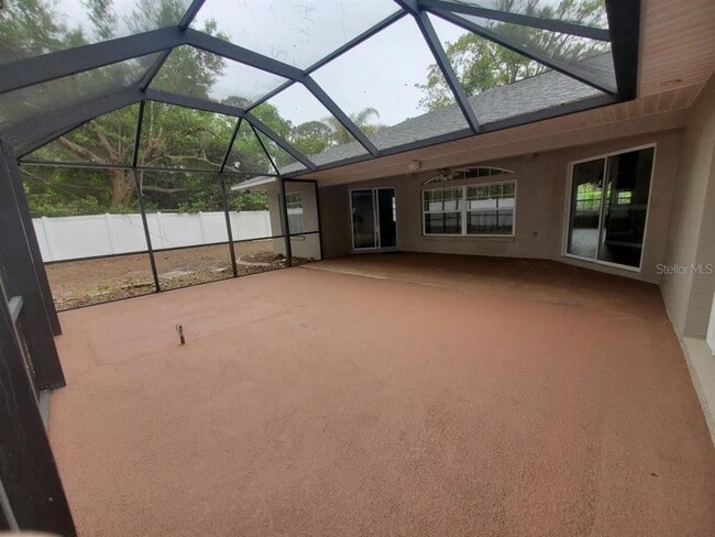 Building Photo - 10 Wayler Pl