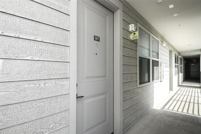 Building Photo - 4819 Caroline St