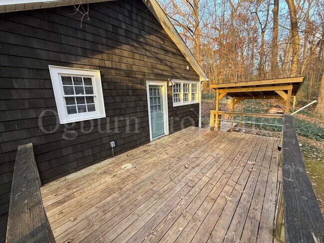 Building Photo - 133 Woodbriar Rd