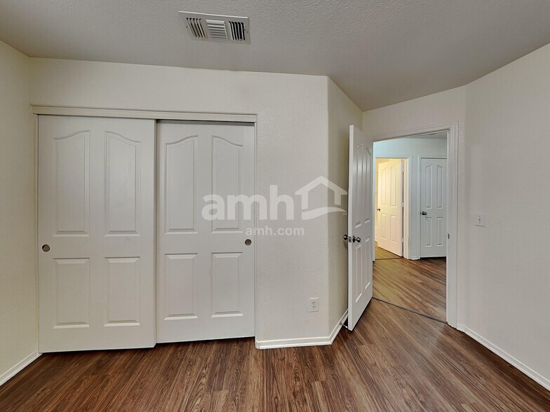 Building Photo - 10453 E Haymarket St