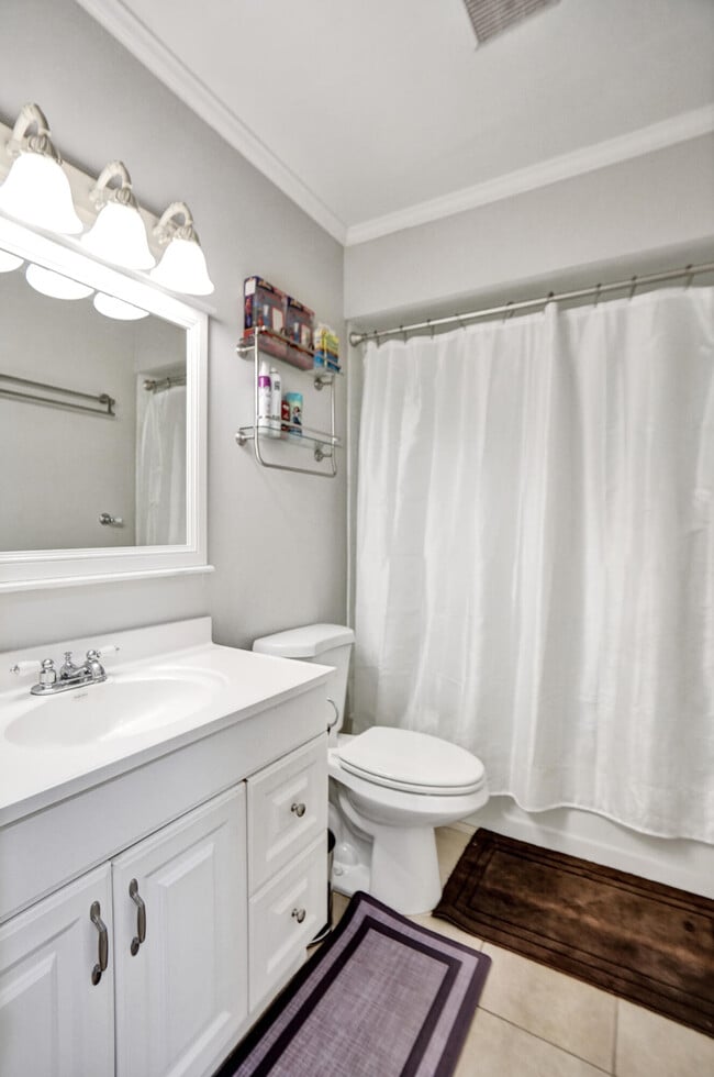 Building Photo - 10501 NW 20th Ct