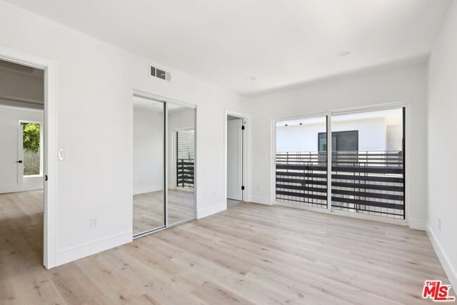 Building Photo - 2111 Holly Dr