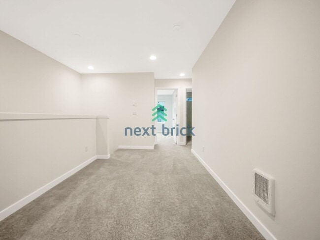Building Photo - 3 Bed and 3.5 Bath Beautiful  Modern Townhome is Available for Rent!