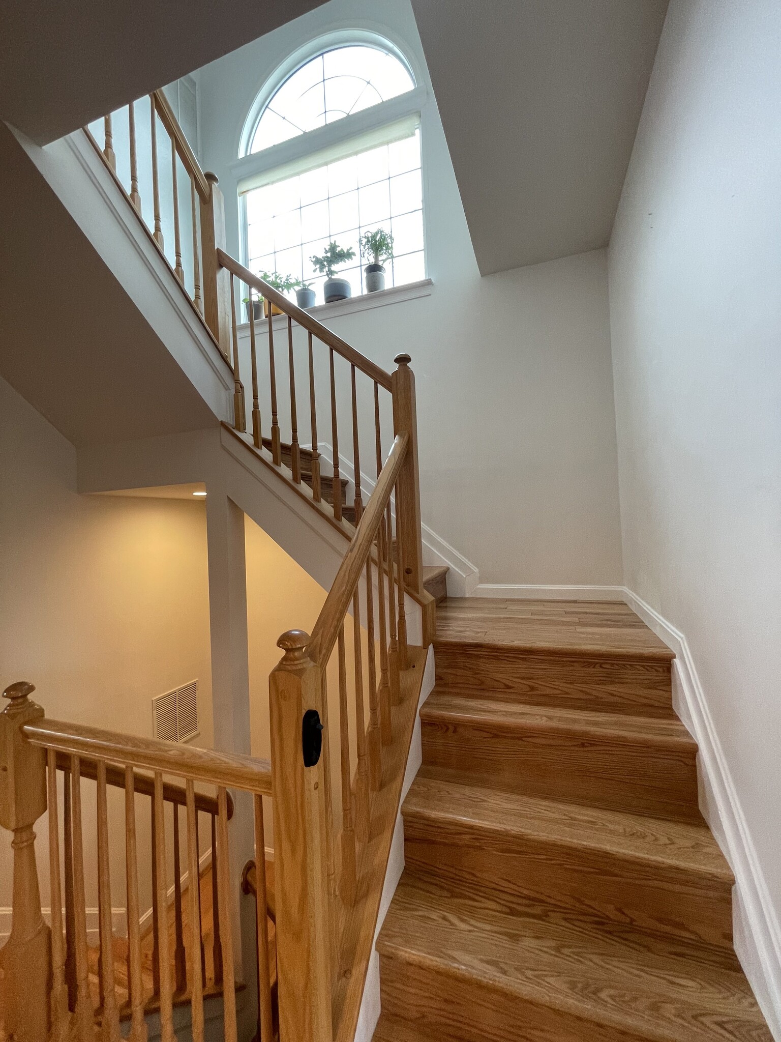 Building Photo - 5830 Shady Oak Ln