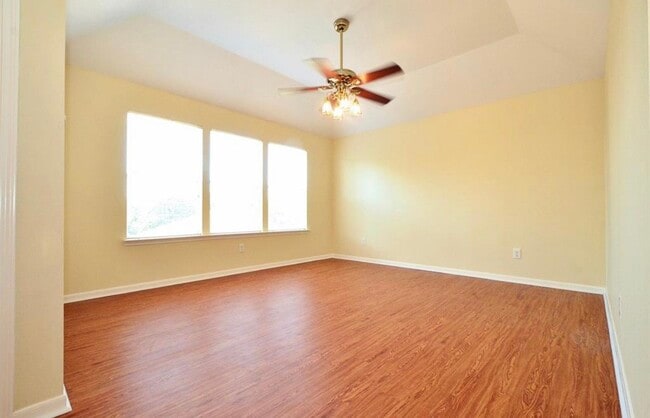 Building Photo - 15410 Oak Lake Glen Dr