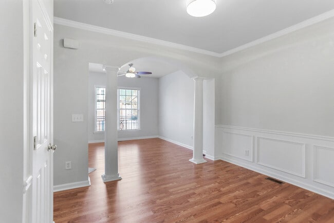 Building Photo - 1814 Dunrobin Dr SE