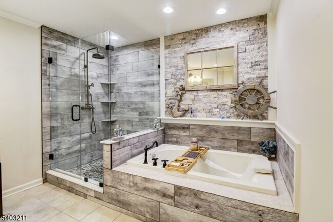 Building Photo - 4 Shadowlawn Dr