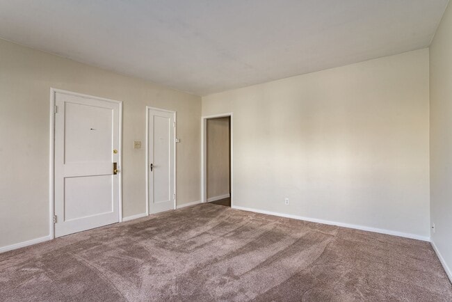 Building Photo - 2432 Webb Ave