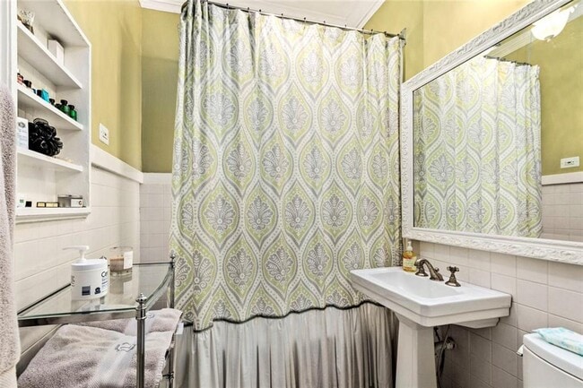 Building Photo - 976 Adair Ave NE