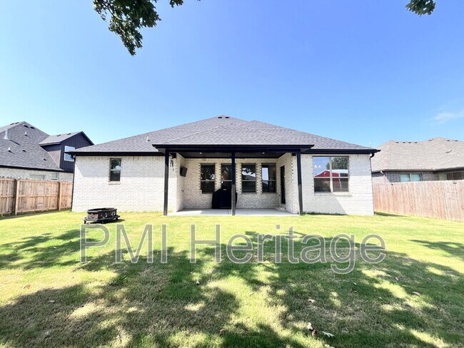 Building Photo - 2061 Larry Ln