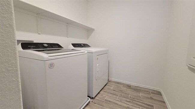 Building Photo - 217 Redonda Dr