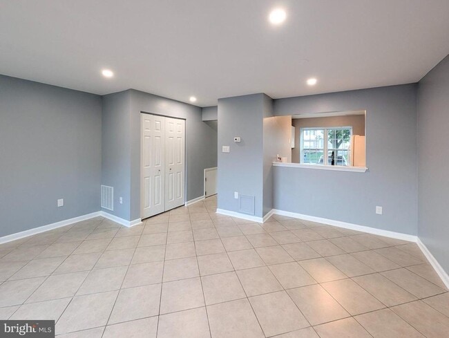 Building Photo - 517 Gloucester Ct