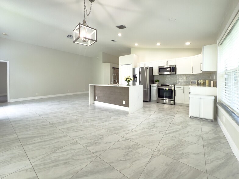 Building Photo - 12204 Sunset Point Cir