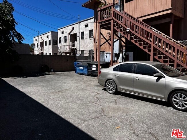 Building Photo - 4103 S Hoover St