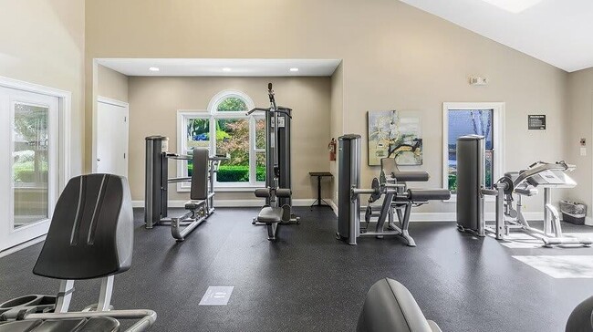 Building Photo - 3600 Park Lake Ln