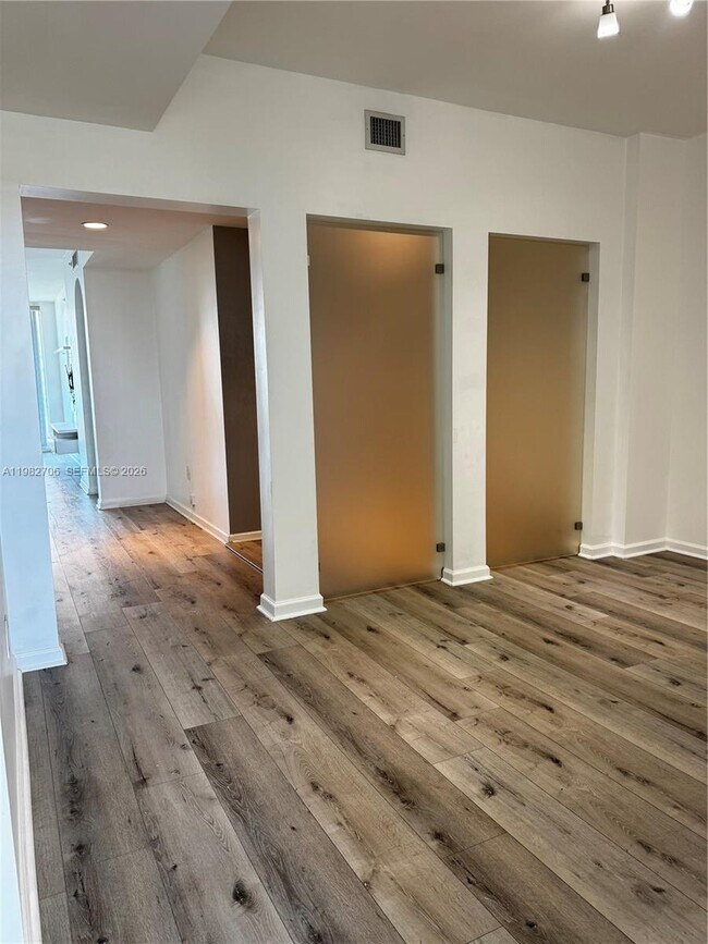 Building Photo - 3340 NE 190th St