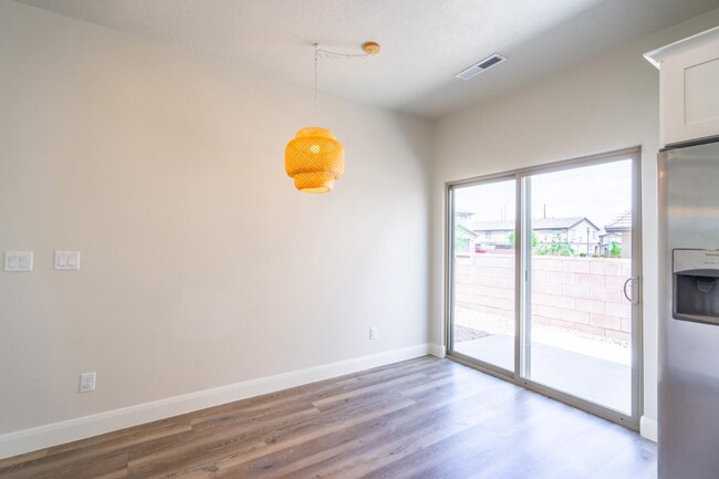 Building Photo - 548 N 550 W