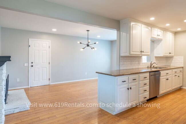 Building Photo - Beautiful 3 Bedroom, 2 Bath Home with Spa,...