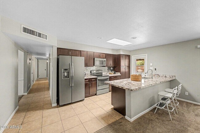 Building Photo - 408 E La Jolla Dr