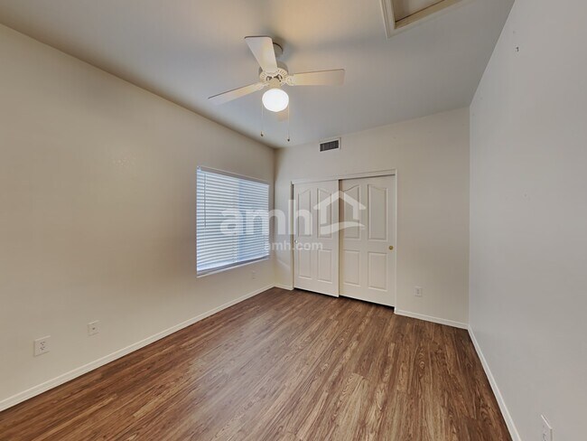 Building Photo - 13381 W Wilshire Dr