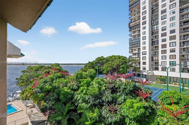 Primary Photo - 2201 Brickell Ave