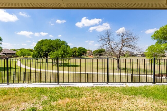 Building Photo - 7026 Chimney Hill Dr