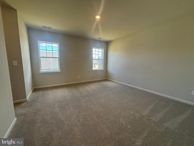 Building Photo - 28 FOREST GROVE Ave