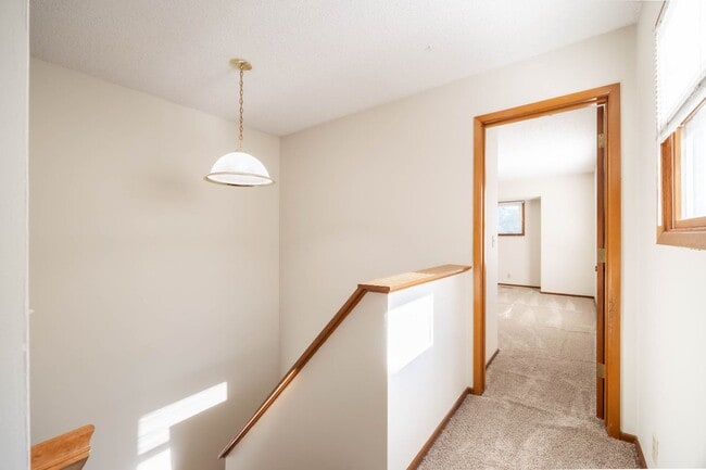 Building Photo - Beautiful 2 Bedroom, 2 Bathroom Townhouse ...