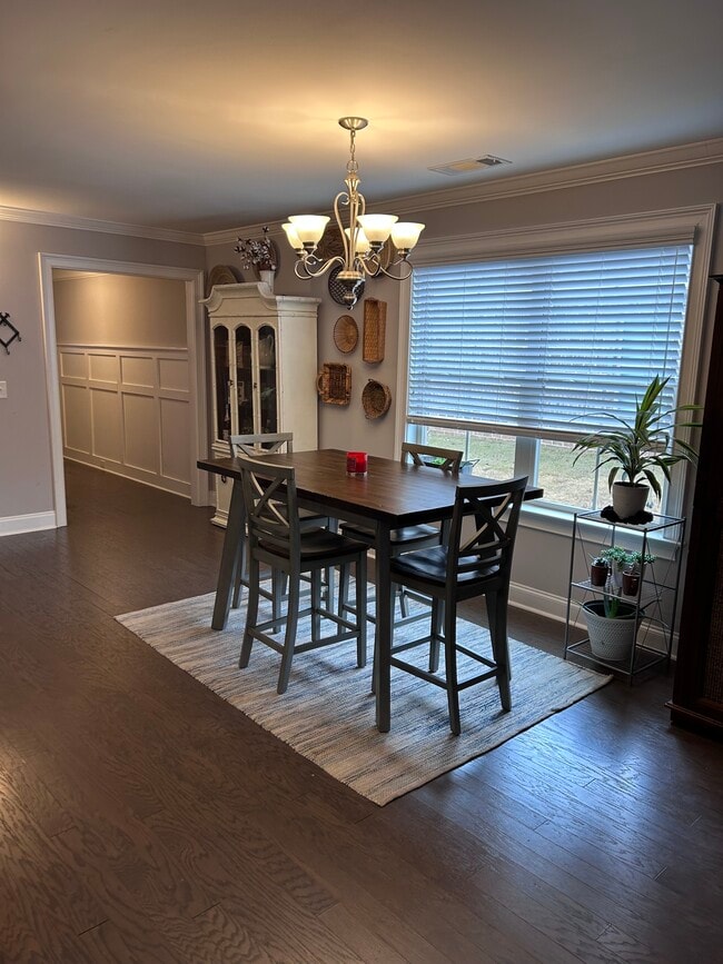 Building Photo - 1830 Mabel Dr