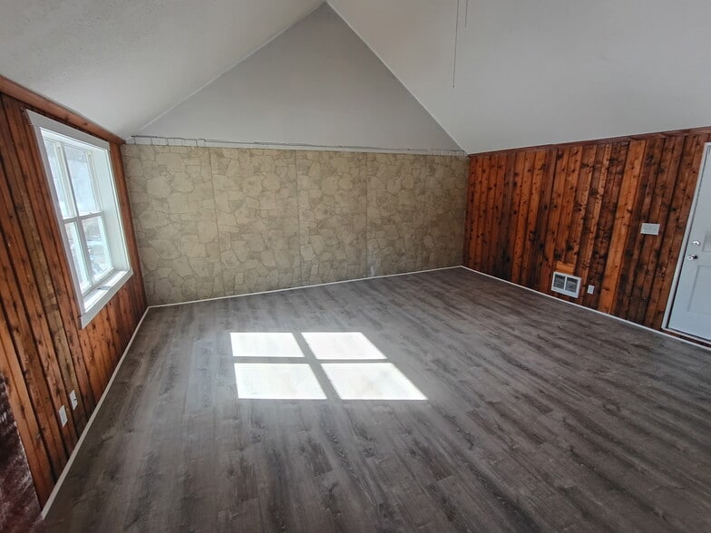 Building Photo - 511 7th Ave N