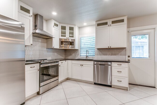 Building Photo - 488-EO