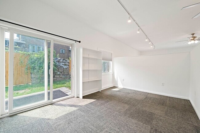 Building Photo - 15 Rockland House Rd
