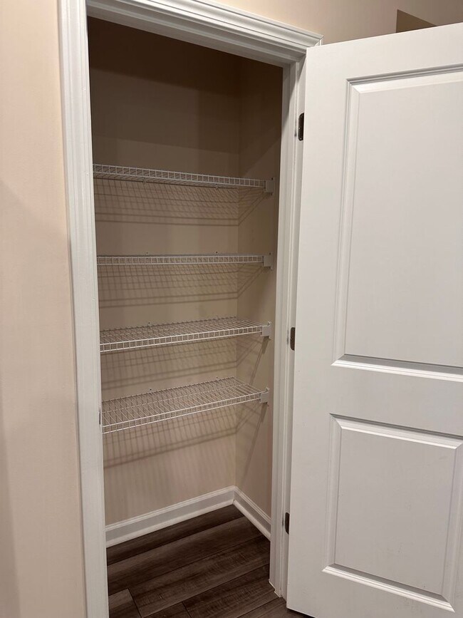 Building Photo - 3BR 2.5BA Townhome in High Point