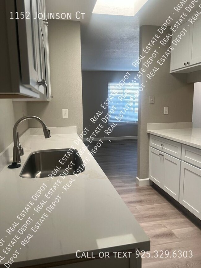 Building Photo - 1152 Johnson Ct