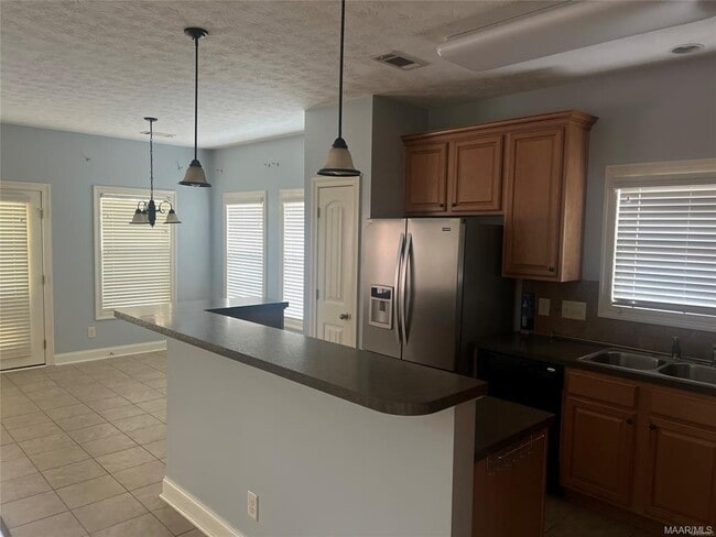 Building Photo - 730 Kingsley Dr