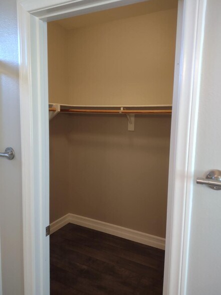 Building Photo - 982 Sweetbriar Ln