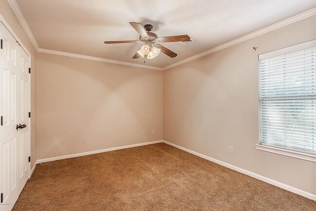 Building Photo - 120 Deraney Ln
