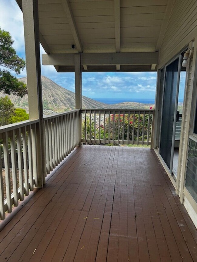 Building Photo - Available now -Mariner's Ridge 4 bedroom /...