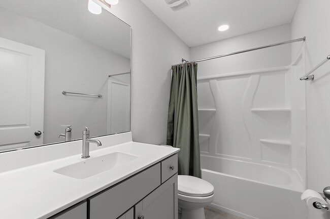 Building Photo - Contemporary Townhouse in East Village!