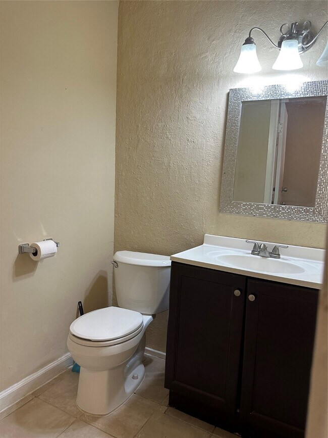 Building Photo - 8405 Wilcrest Dr