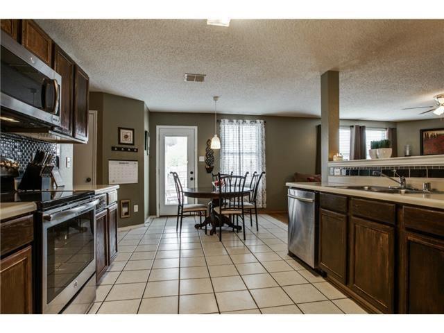 Building Photo - 2937 Jamestown Dr