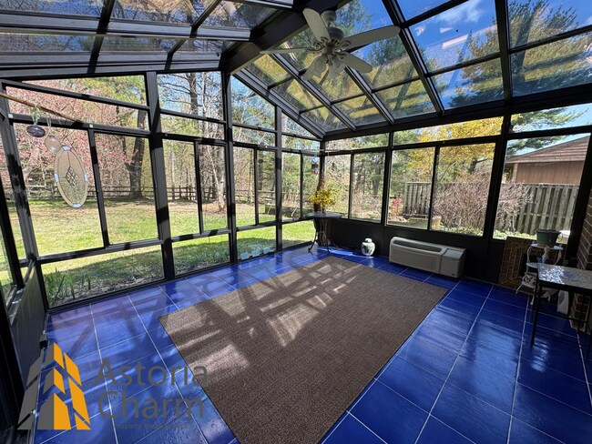 Building Photo - Spacious 5 Bedroom 3 Bath + Den Single Family Detached Home