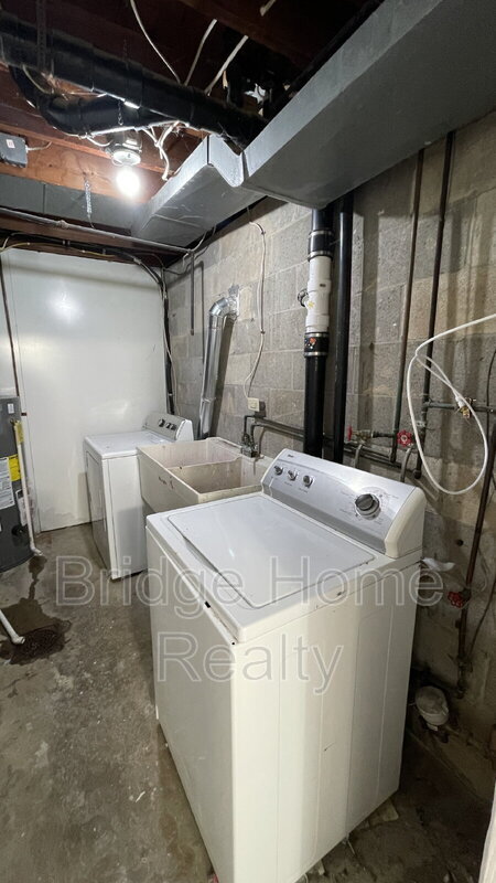 Building Photo - 412 Mary St