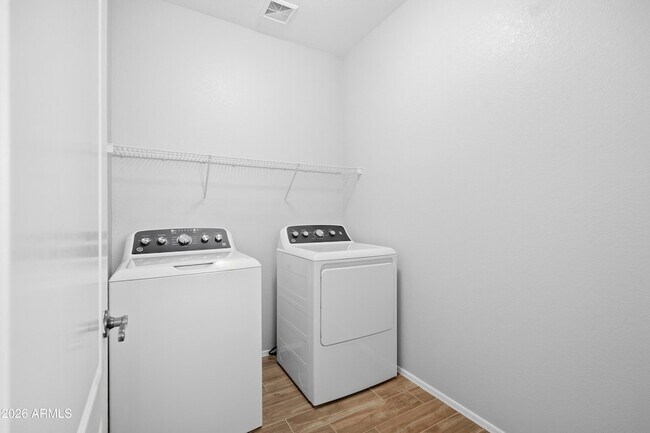 Building Photo - 4248 S Mariposa Dr